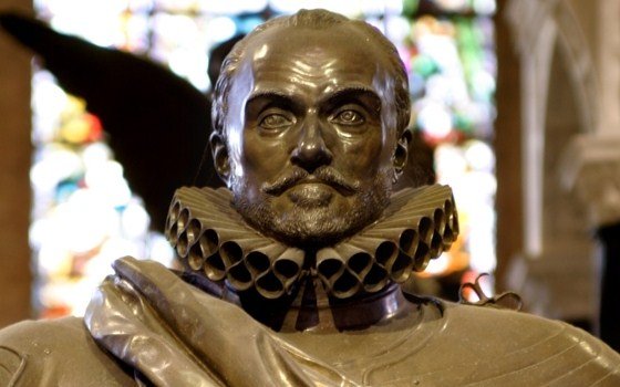 Statue on top of the tomb of the royals