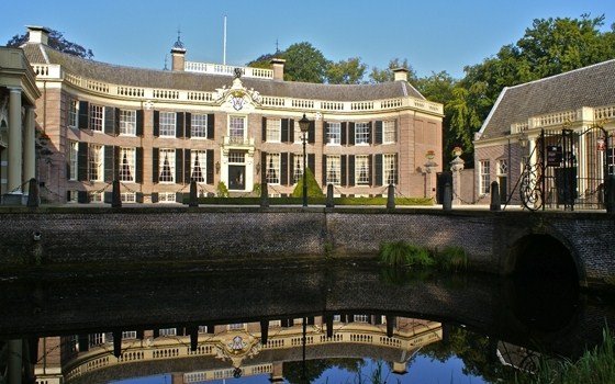 Front side of the Groeneveld castle