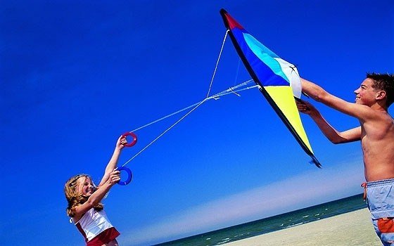 kids kiting at eh beach