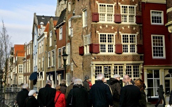 A group tourists at cameretten in Delft
