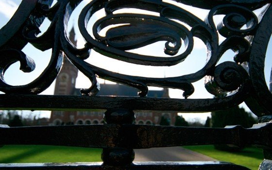View of the Peacepalace throuh the fence