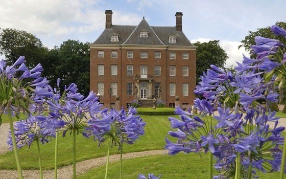 Front view of castle Amerongen