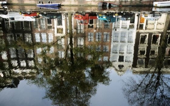 The reflection of some canalhouses