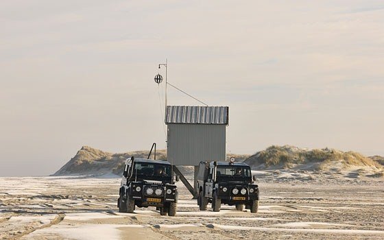 Drive 4x4 on the beach