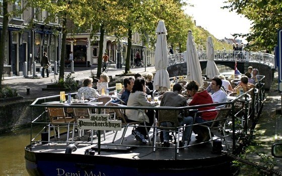 A terraceboat in Delft
