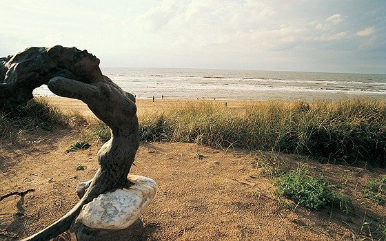 noordwijk beach sculpture
