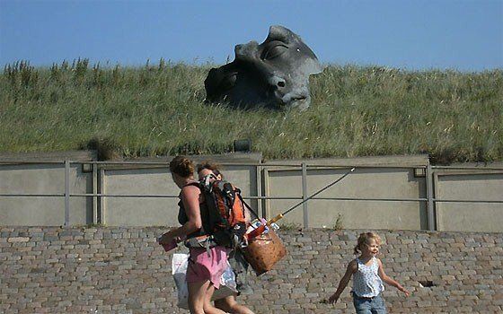 statues on the beach Scheveningen