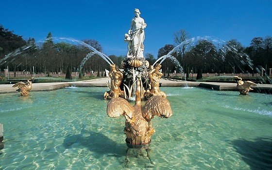 A fountain in the gardens of palace Het Loo