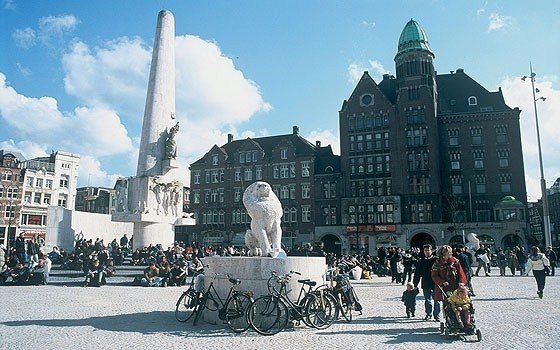 Dam square and the National monument for victims of WOII