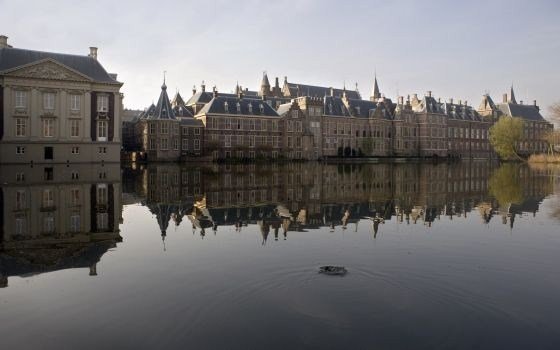 Hofvijver with the dutch parliament in the background