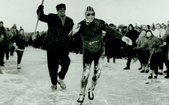 Man iceskating 