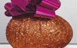 Un enorme Huevo de Pascua, obra del artista Jeff Koons, en el Museo Boijmans de Rotterdam