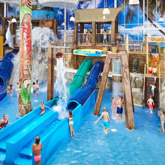 Kids playing in Playa Tikibad, Duinrell