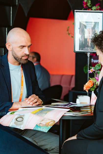 Tourism professionals discussing Dutch travel experiences during the Travel Trade Networking Event