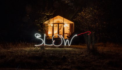 The word Slow written in front of Cabiner 