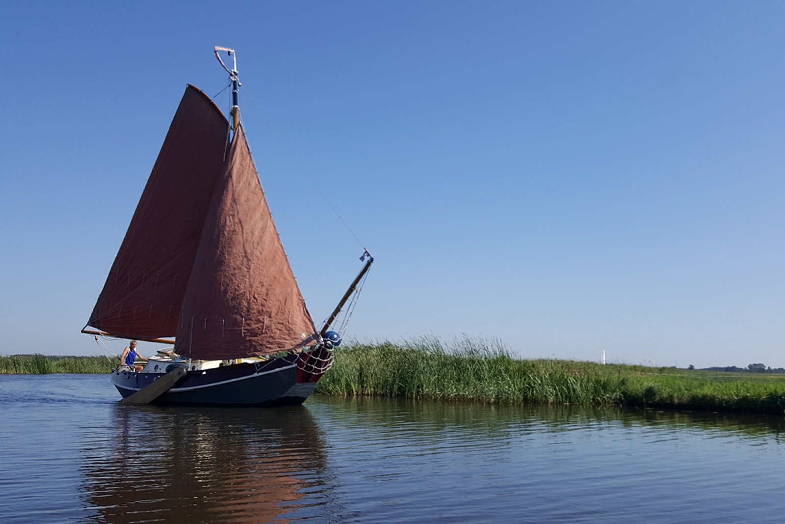 Skutsje sailing on the Alde Feanen