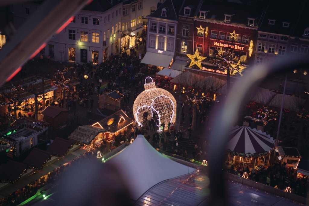Besuche den strahlenden Weihnachtsmarkt in Maastricht