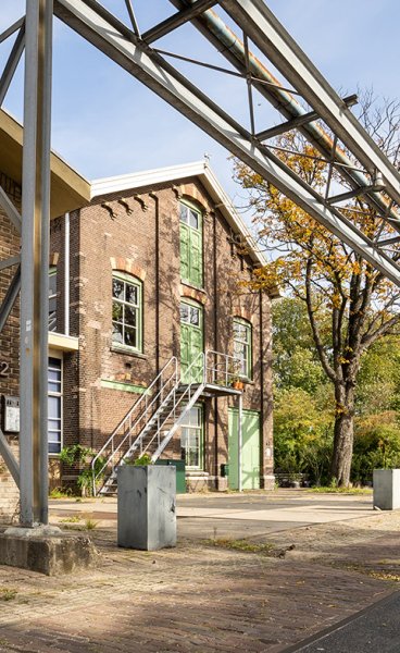 HEMbrugterrein outside building