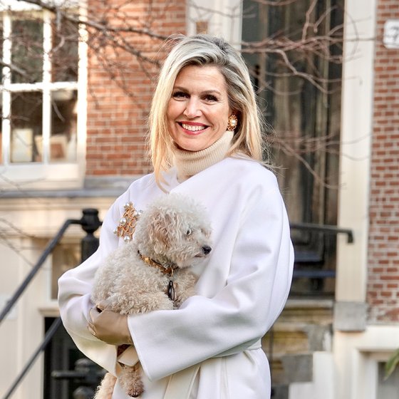 Queen M&aacute;xima with doggie Mambo