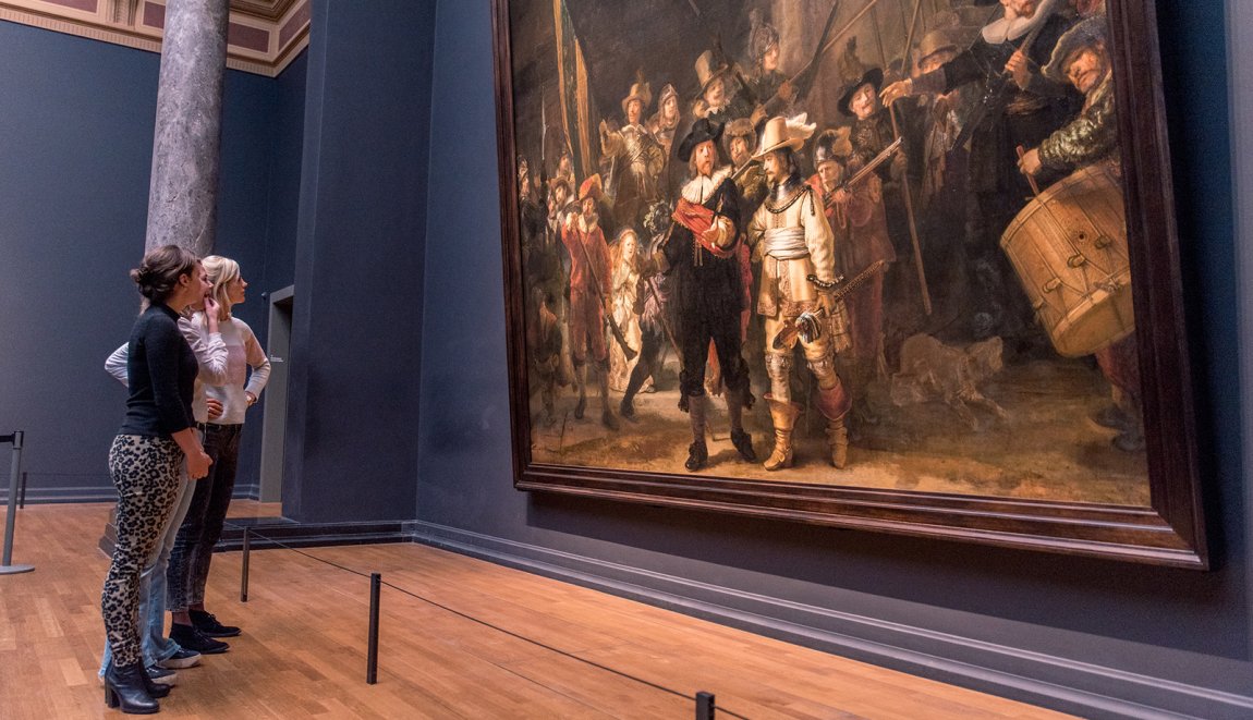 Visitors view painting De Nachtwacht by Dutch painter Rembrandt van Rijn