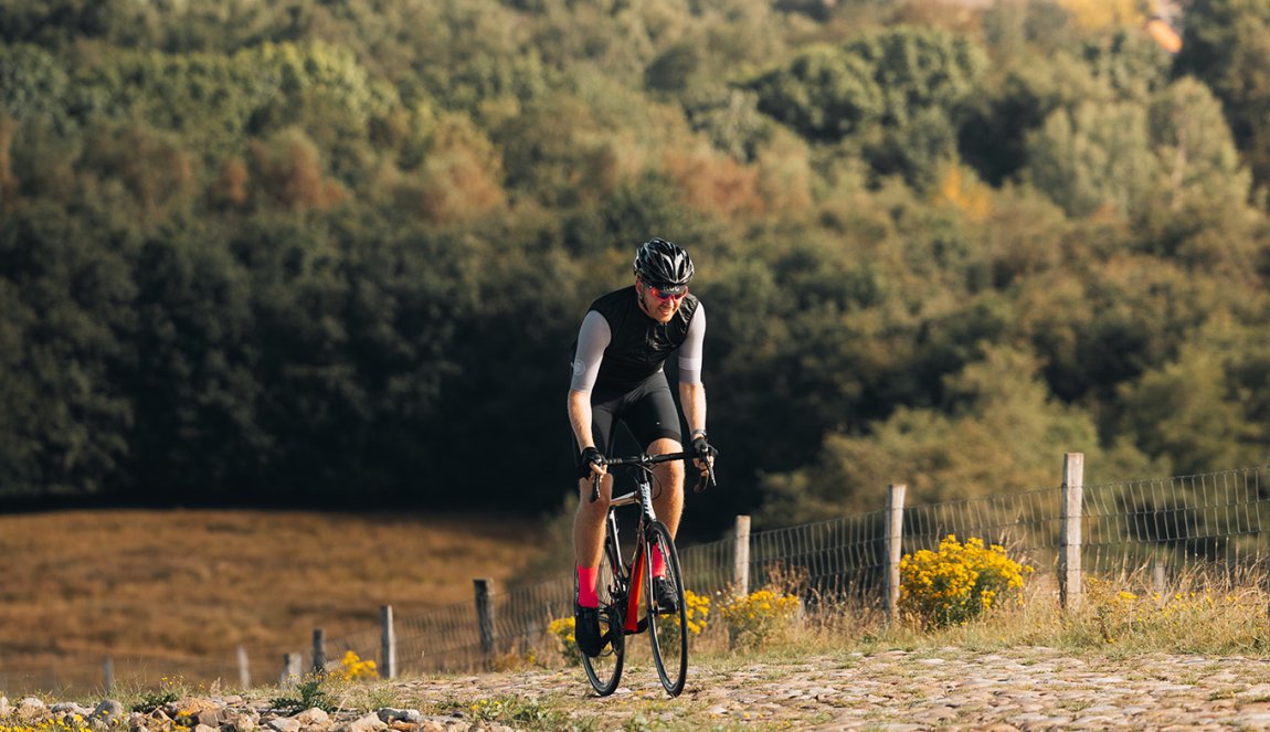 Cyclist on Col du VAM, Drenthe