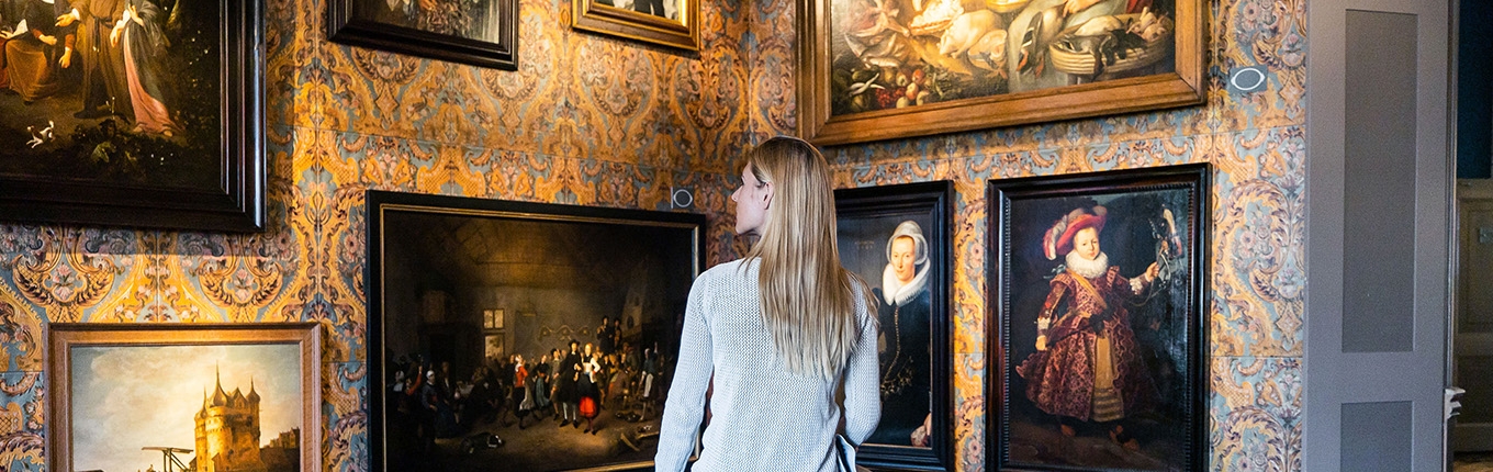 Lady on bench in Westfries museum in Hoorn