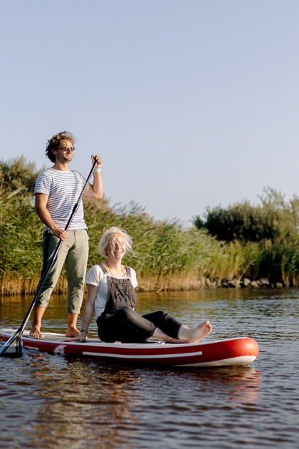 Couple sups on the Lauwersmeer