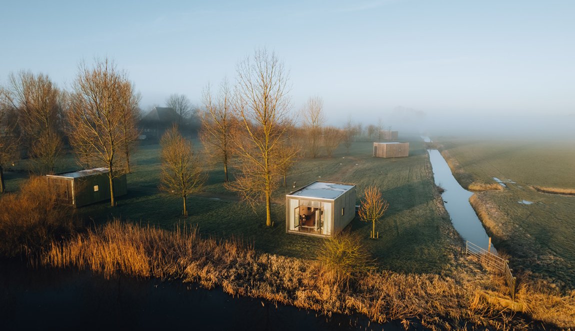 Beautiful hotel-cubes with panoramic views. Hotel-room-with-a-view in Weidumerhout, Friesland