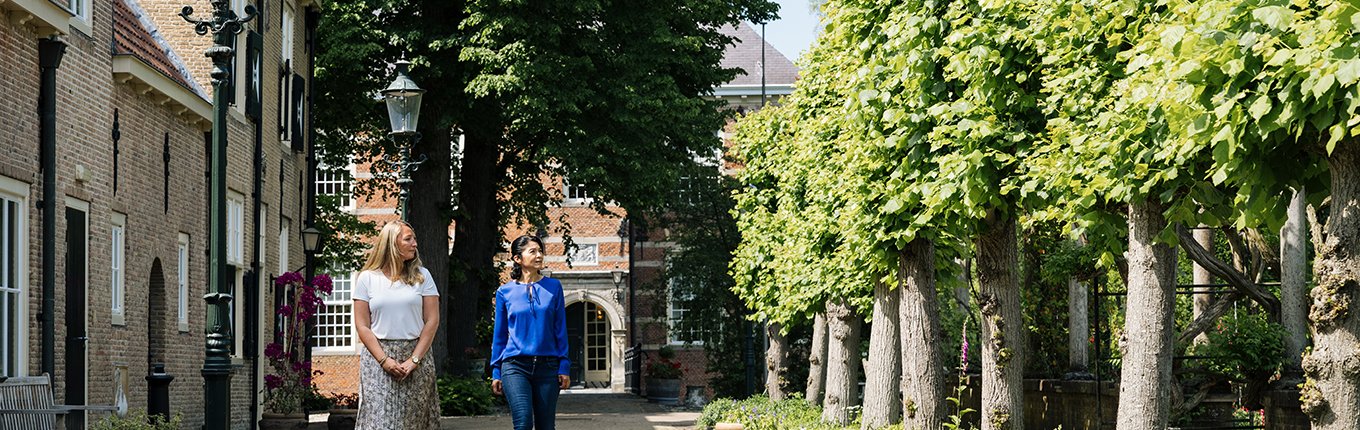 Sprookjesachtige kasteel Bouvigne met drie bijzondere tuinen en een boomgaard in Breda. Sprookjesachtige kasteel Bouvigne met drie bijzondere tuinen en een boomgaard in Breda.