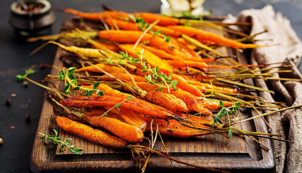 Baked organic carrots with thyme, honey and lemon. Baked organic carrots with thyme, honey and lemon.