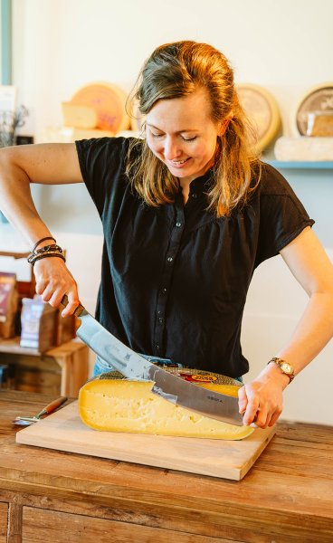 Cheese slicing Greidelan Friesland