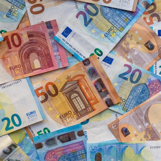 Banknotes in denominations of twenty euros, fifty euros, ten euros, five euros.