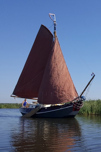 Skutsje sailing on the Alde Feanen