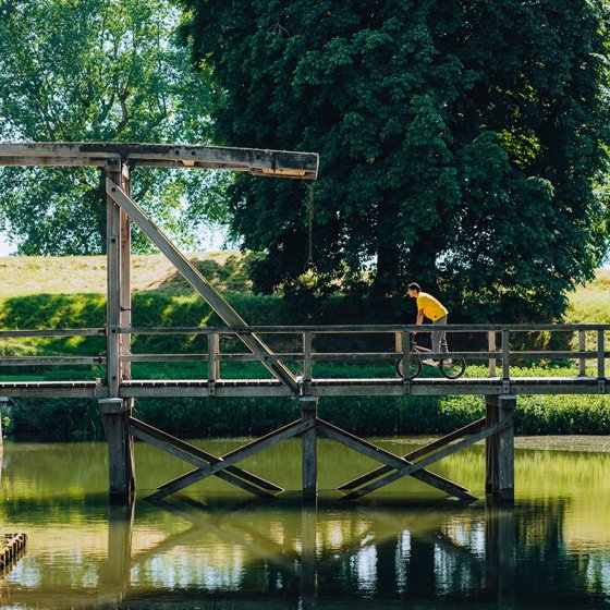 Sietse van Berkel cycling over drawbridge