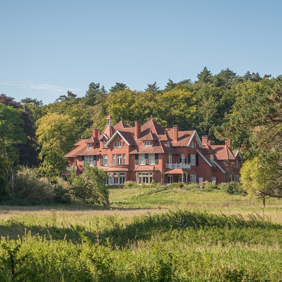 Classic red mansion in park Koningshof Zuid-Kennemerland