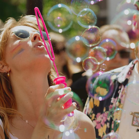 Canal Parade Utrecht 2023 lady with bubbles
