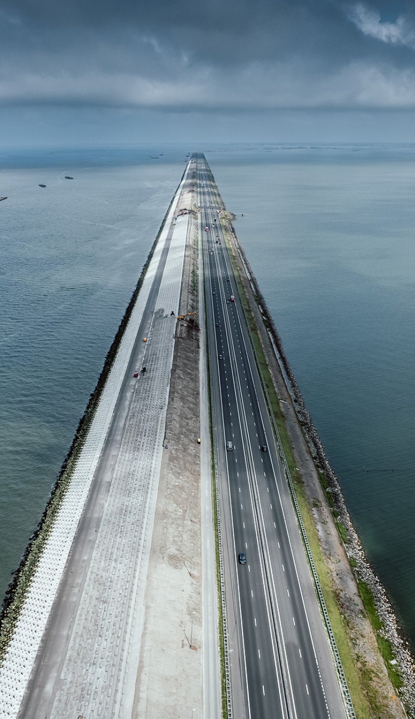 32 kilometer long Afsluitdijk part of Zuiderzee works and connects 2 provinces