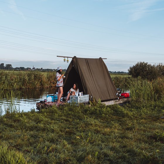 Two ladies on their raft from Flotten in the meadow near Waterland