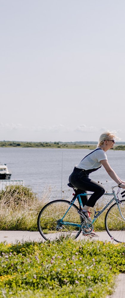 Couple bike along the Lauwersmeer