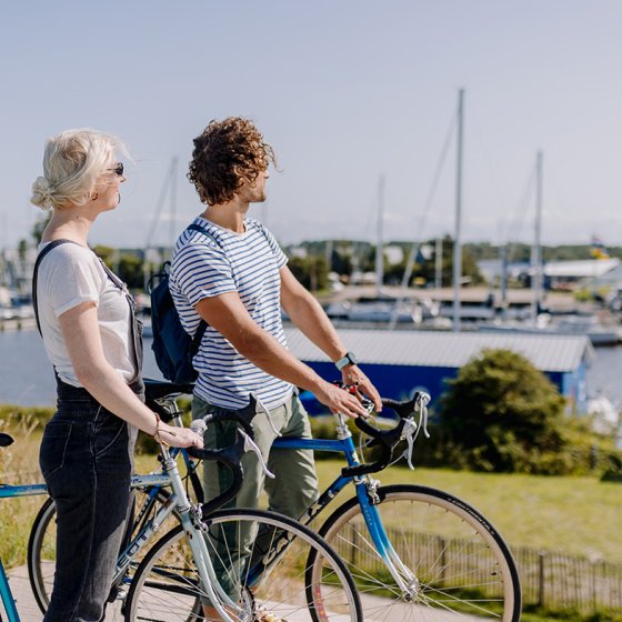 Couple on bikes looking out over Lauwersmeer 