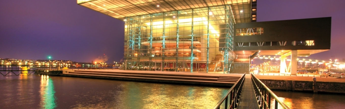 Exterior of Muziekgebouw aan 't IJ