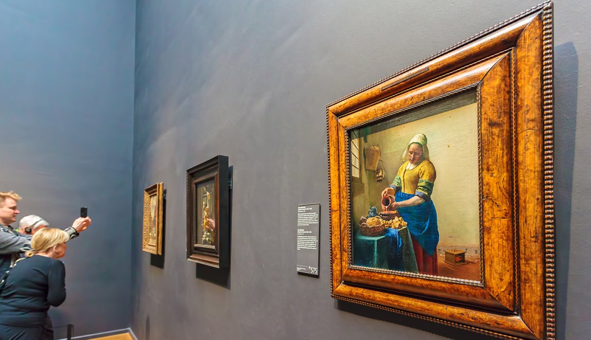 Oil Painting of The Milkmaid by Johannes Vermeer from 1658 in the famous Rijksmuseum