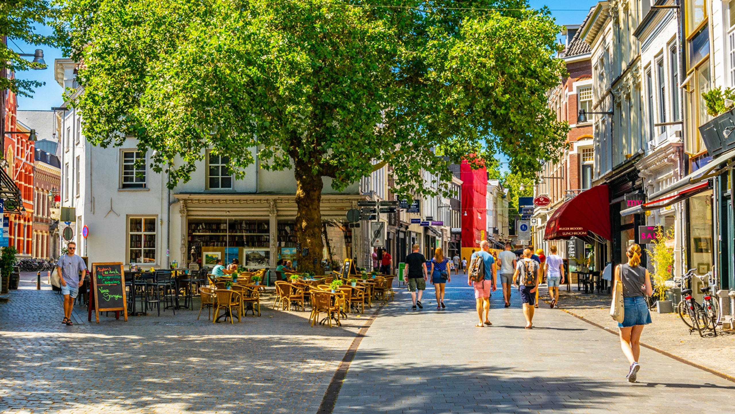 Breda people are strolling through center