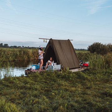 Two ladies on their raft from Flotten in the meadow near Waterland