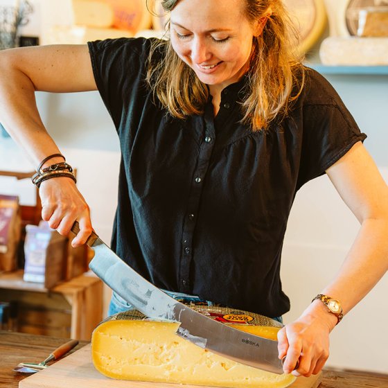 Cheese slicing Greidelan Friesland