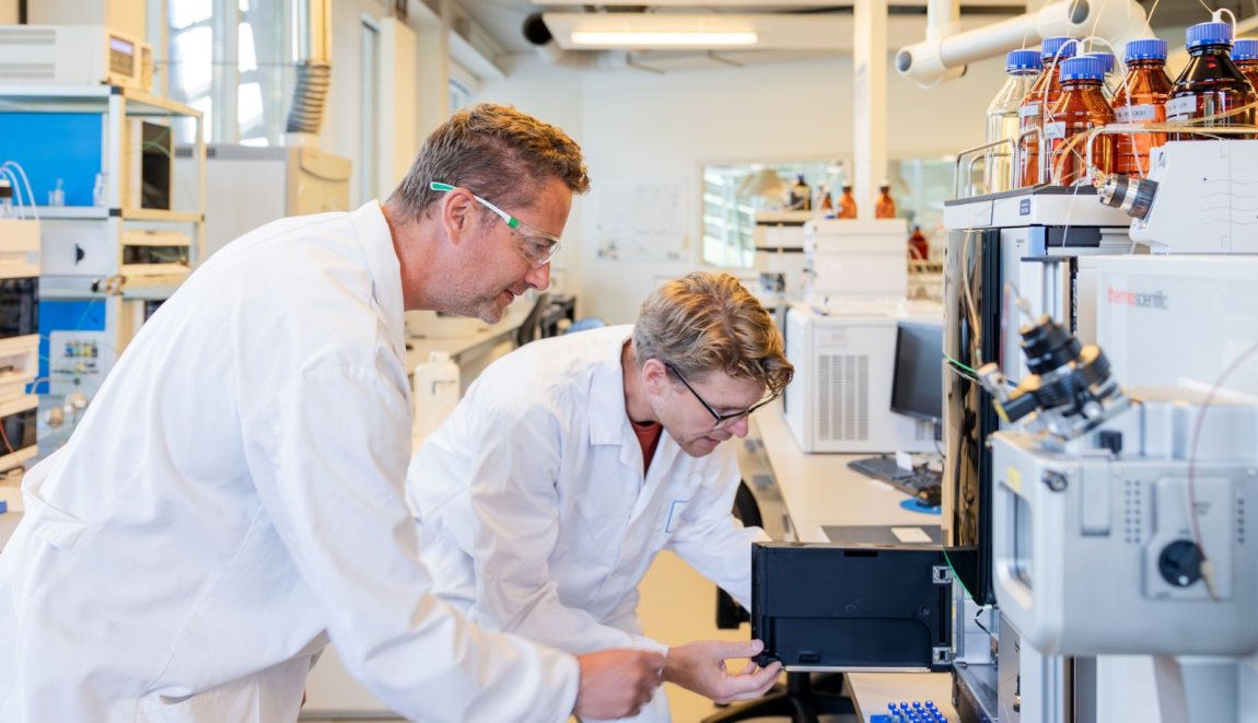 Watertechnology experts doing research in the Wetsus research lab