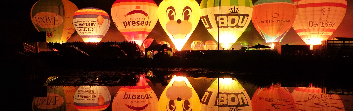 Ballonfiesta Barneveld hot air balloons by night