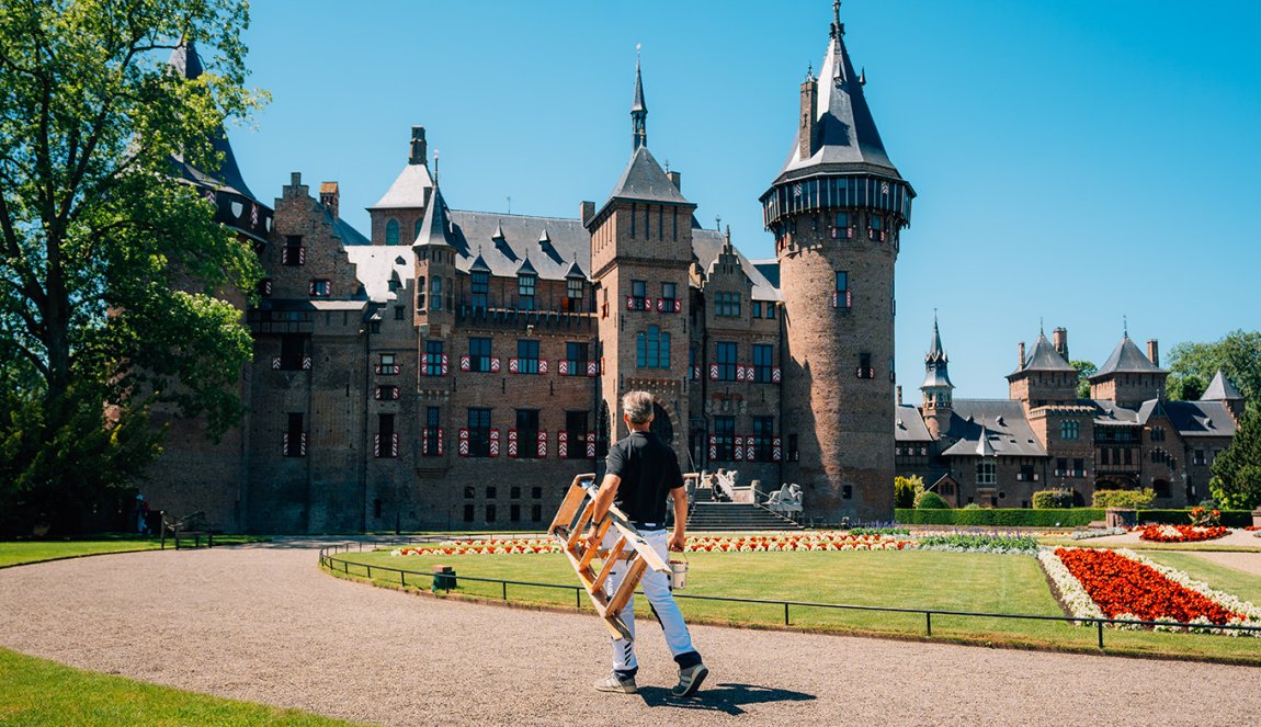 Paul Hoogstraten walking with stairs in front of castle