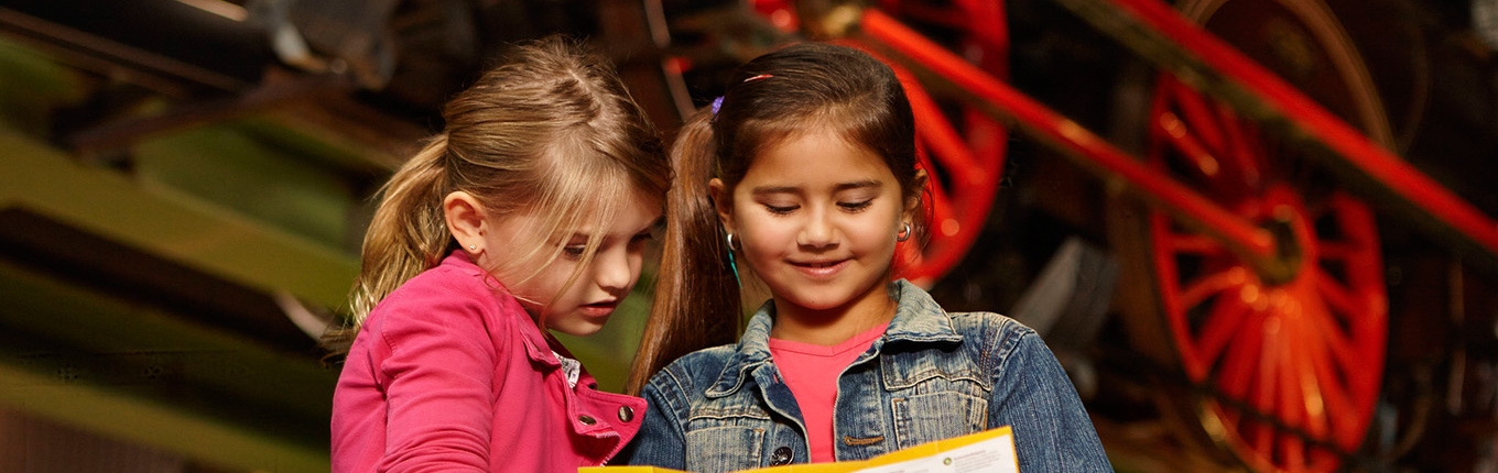 Kids looking at map at Spoorwegmuseum Utrecht