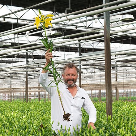 Exporteur Hans Kleijwegt with a flower in his hand